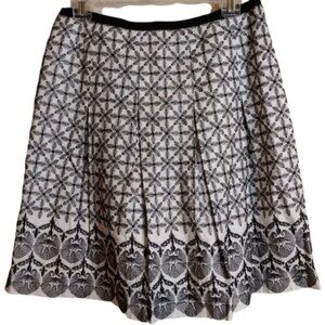 TAHARI Embroidered Pleated Circle Skirt Women's Size 2 Cotton Fully lined Hidden